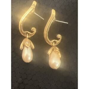 Vintage earrings pierced trifari Read